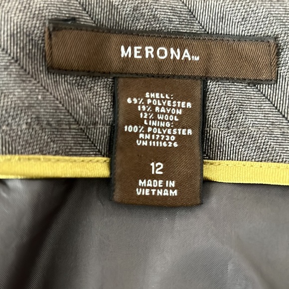 Business Style Pin Striped Skirt - Picture 4 of 4